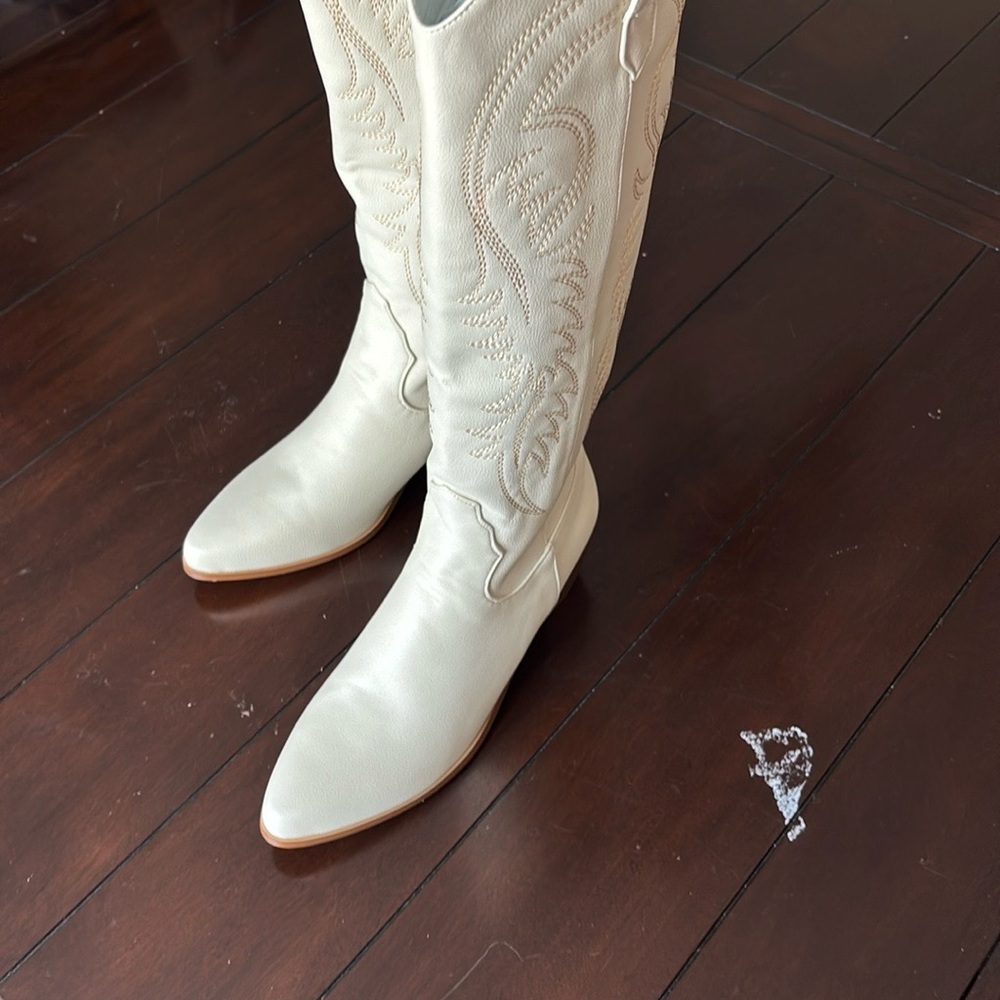 Elegant Cream Western Boots